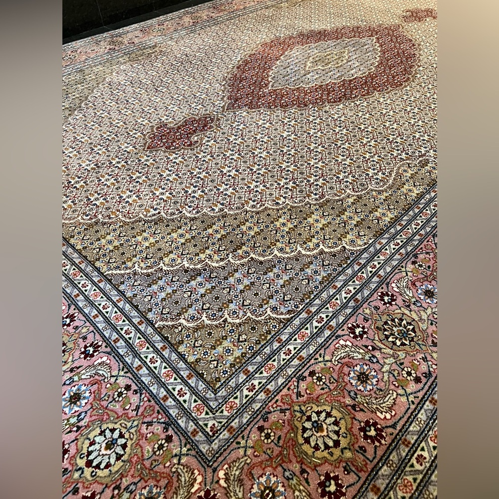 Hand knitted Persian Area Rug - Picture 4 of 7